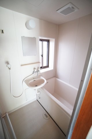 バス・シャワールーム　※同物件・同タイプの写真です。