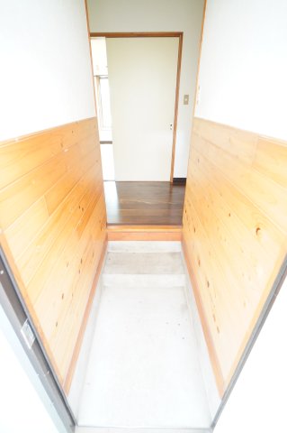 玄関　※同物件・同タイプの写真です。