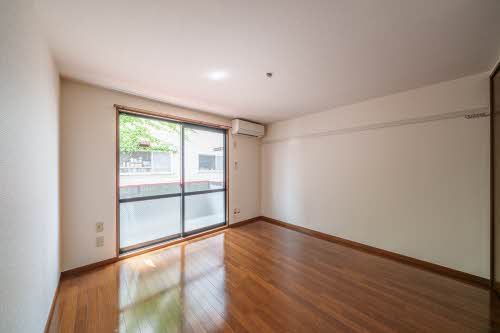 居室・リビング　※別号室の写真となります。