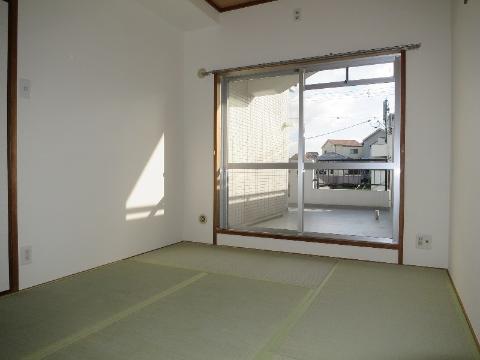 居室・リビング　室内