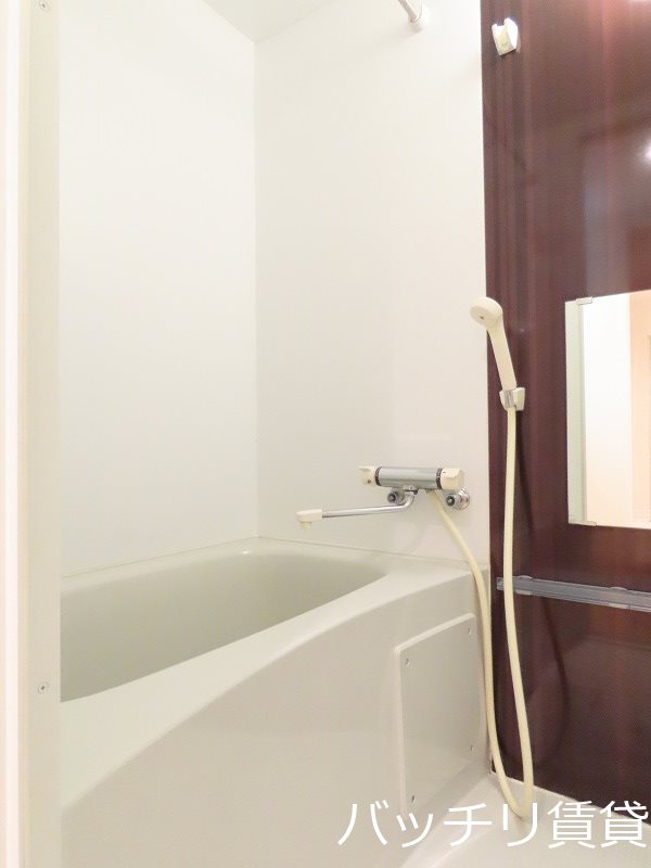バス・シャワールーム　画像は同型タイプの為現状を優先致します。