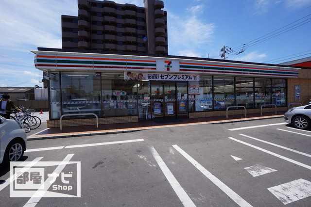 コンビニ　セブンイレブン高松木太町中浜店（コンビニ）まで330m