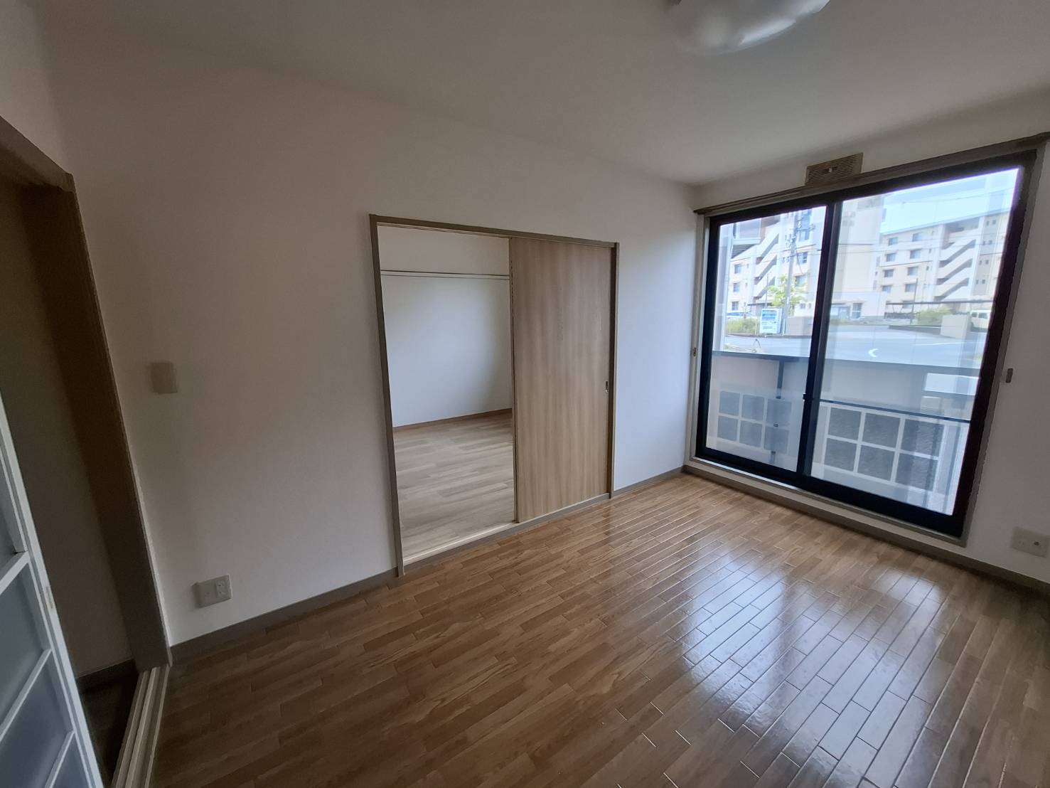 居室・リビング　明るいリビング