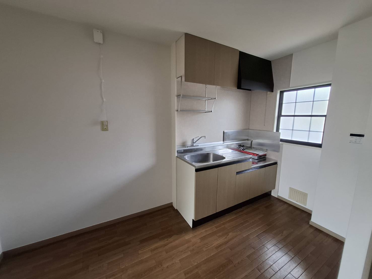 キッチン　窓あり。採光や換気が出来ます。