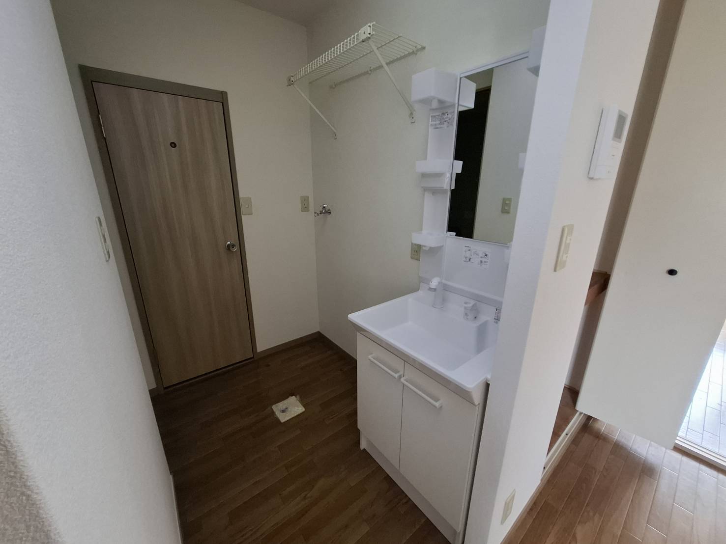 洗面設備　独立洗面台で、身支度もスムーズ