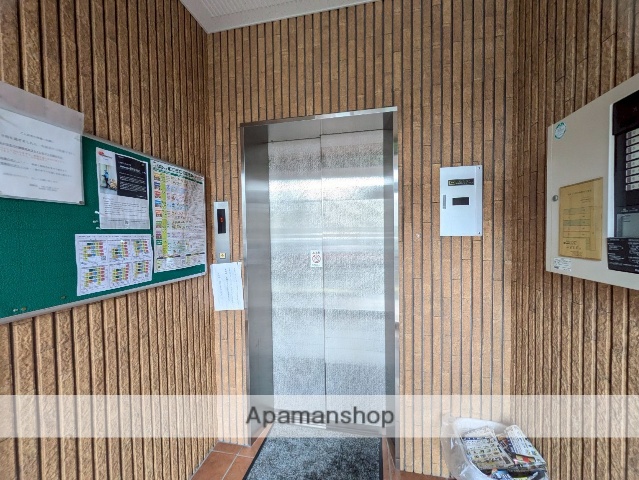 ロビー　駐車場