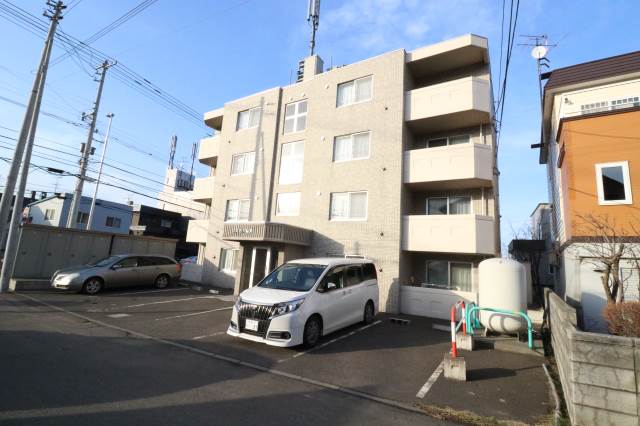 建物外観　４階建ての鉄筋コンクリート造★
