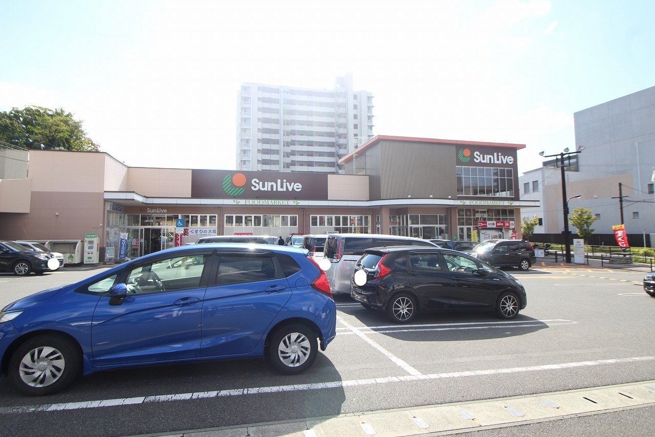 スーパー　サンリブ黒崎（スーパー）まで721m