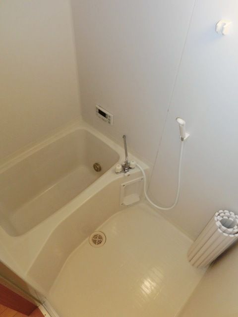 バス・シャワールーム　経済的な追焚バス。