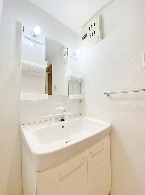 洗面設備　大きな洗面台