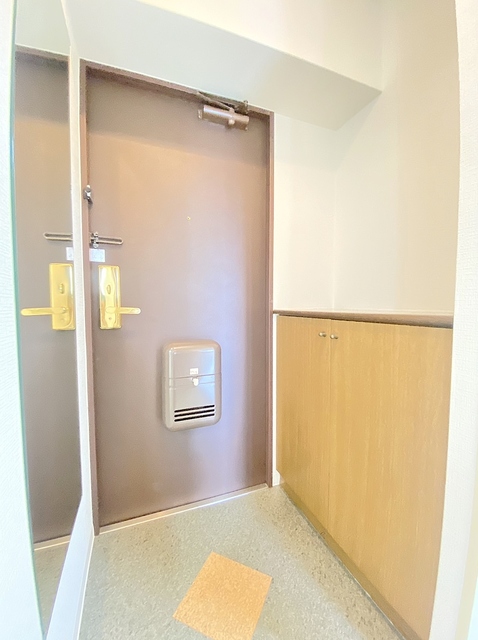 玄関　シューズボックス・全身鏡