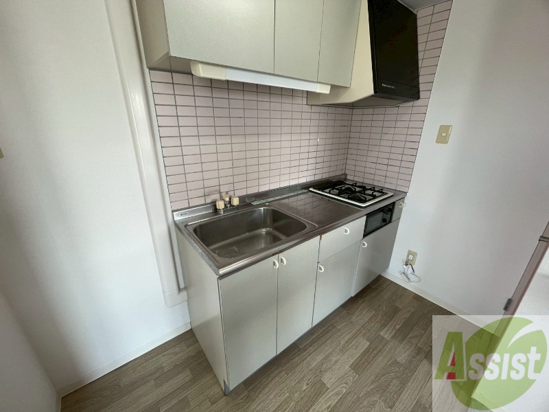 キッチン　調理スペースも広々しておりお料理しやすそうです！