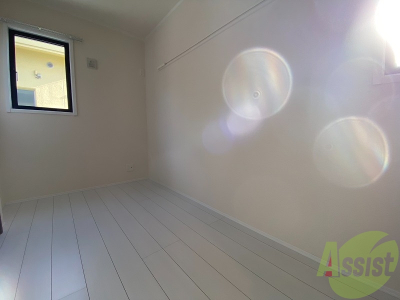 その他部屋・スペース　寝室のお写真です。日当たりが良い印象でした。