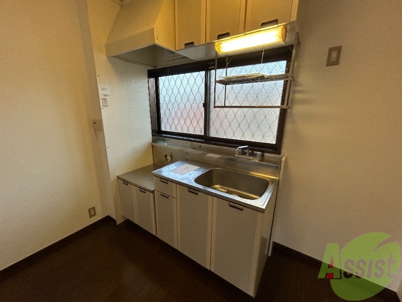 キッチン　キッチンは作業台もあり広めなので使いやすそうですね。