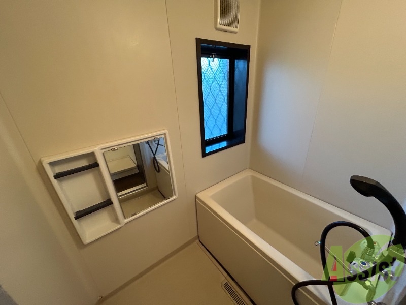 バス・シャワールーム　浴室は狭すぎず、シャワーも浴びやすそうです。