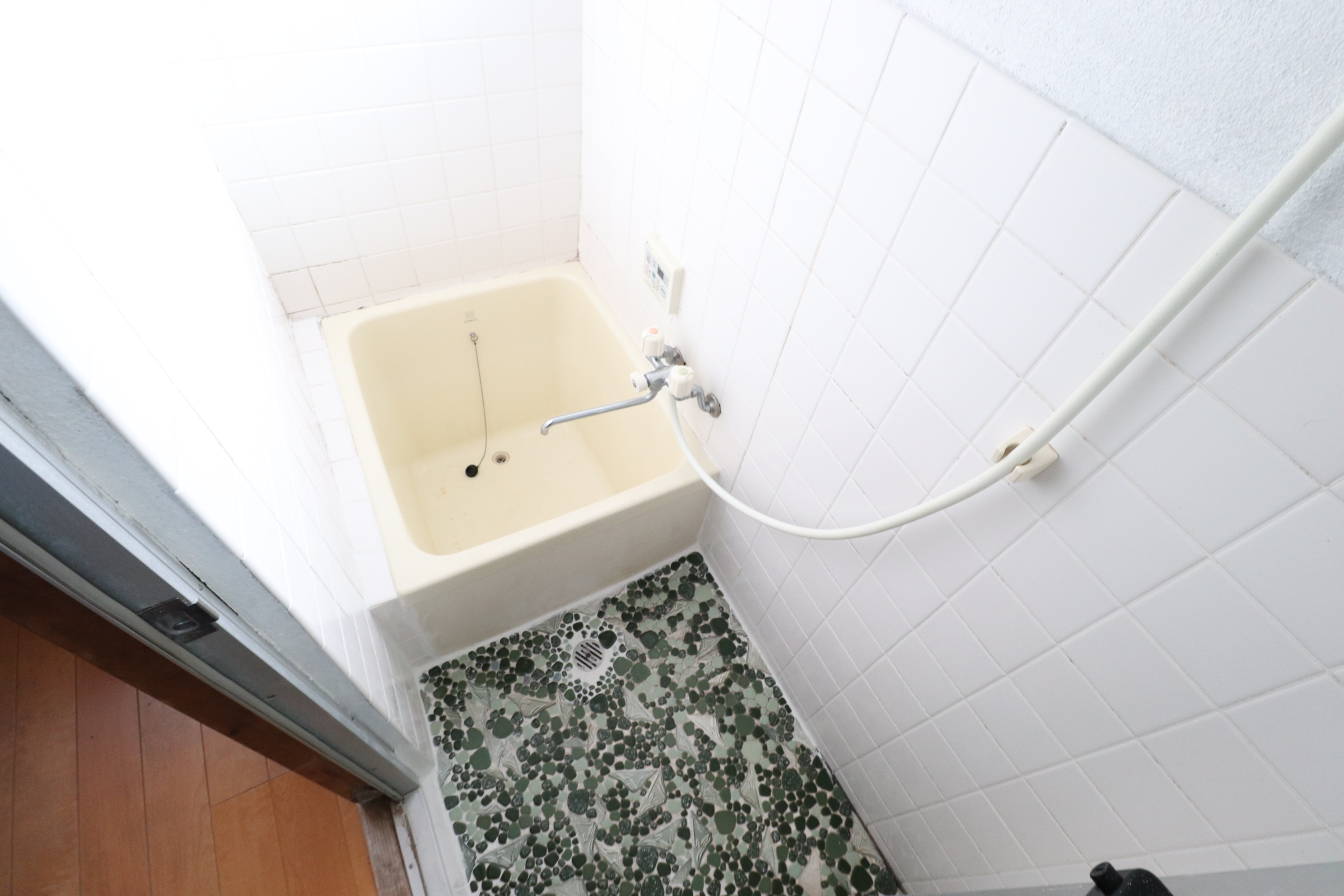 バス・シャワールーム　省スペースの浴室です♪