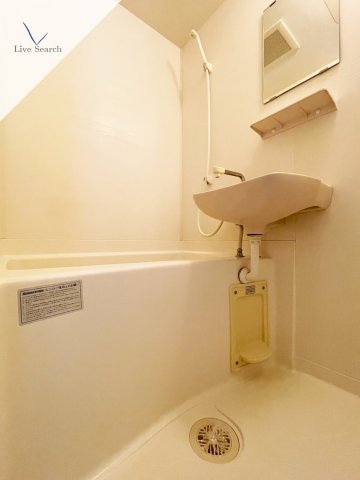 バス・シャワールーム　コンパクトで使いやすいお風呂です