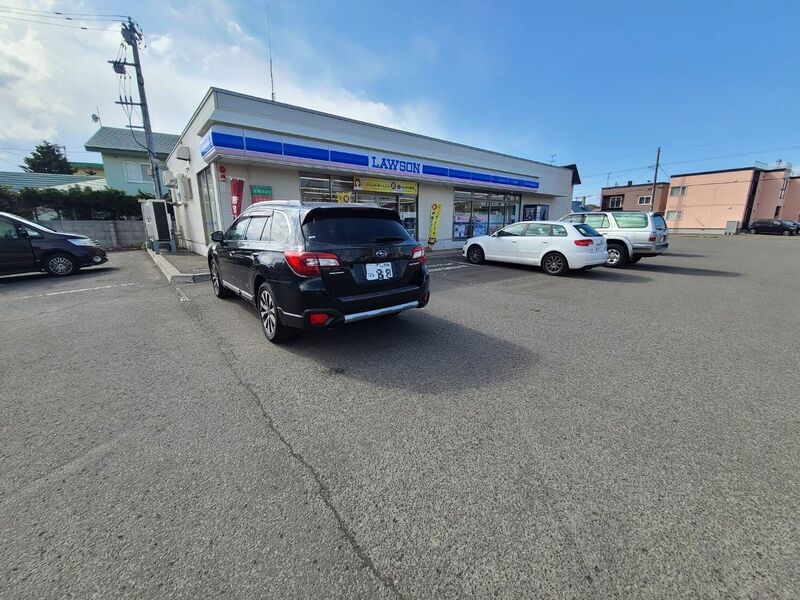 コンビニ　ローソン札幌曙6条店（コンビニ）まで277m