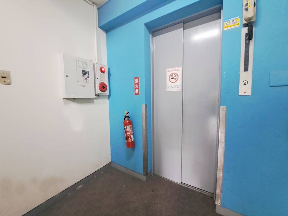 エントランス　エレベーター