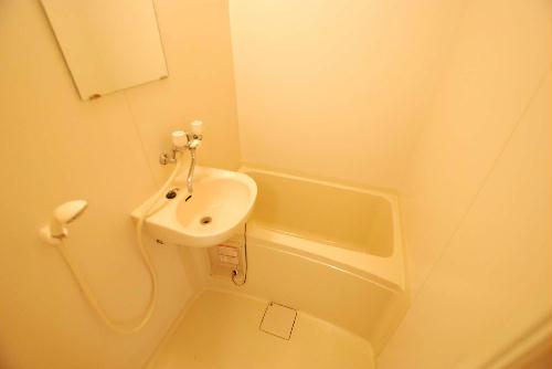 洗面設備　同タイプ写真の為、現況優先。