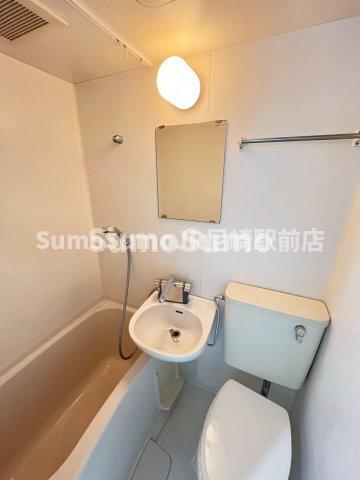 バス・シャワールーム　コンパクトで使いやすいお風呂です