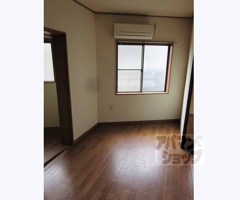 居室・リビング　大きな窓の付いたお部屋です！