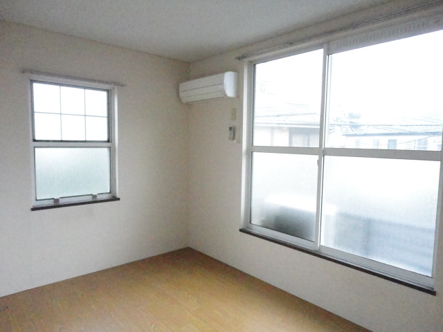 その他部屋・スペース　洋室６帖☆２面採光なので、明るく風通しのよいお部屋です♪