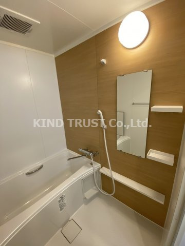 バス・シャワールーム　コンパクトで使いやすいお風呂です