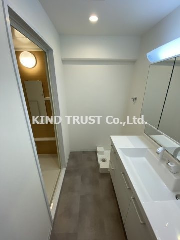 洗面設備　使いやすい独立洗面台です