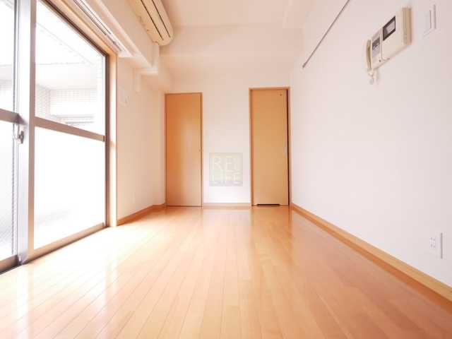 居室・リビング　写真は同マンションの別部屋となります。