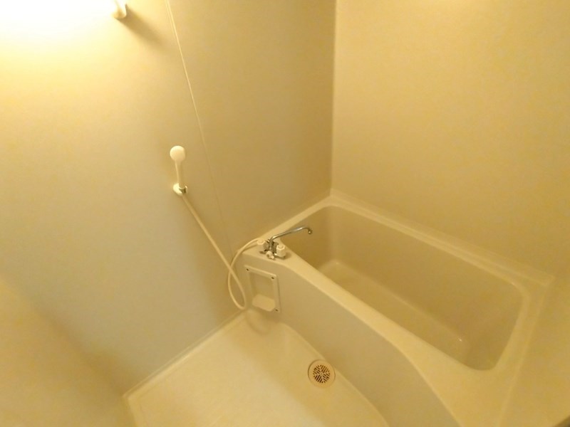 バス・シャワールーム　清潔感のあるお風呂で一日の疲れを癒しましょう。