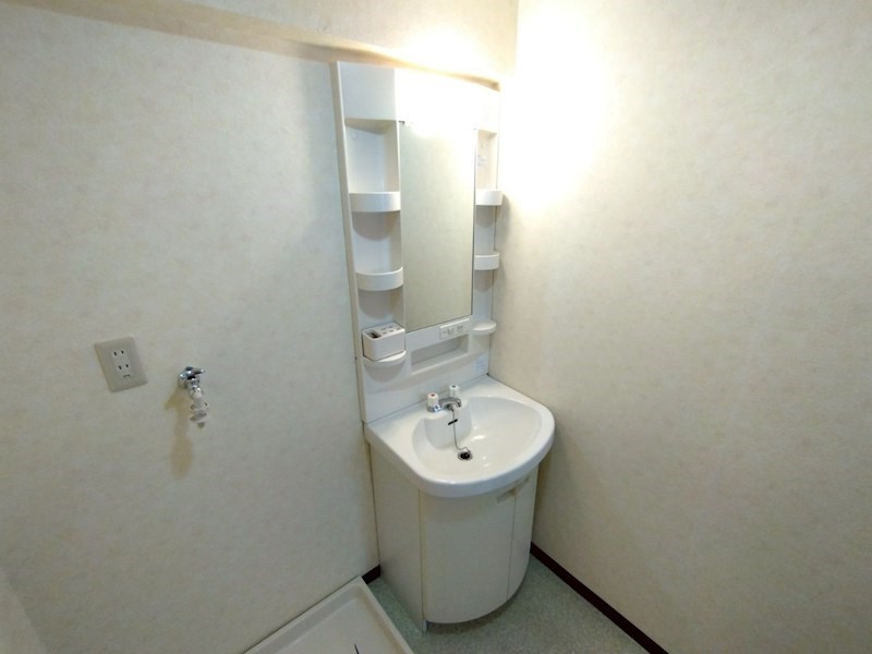 洗面設備　使い勝手の良い洗面化粧台。