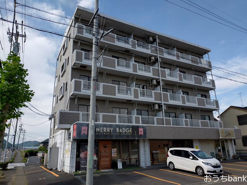 建物外観　南向きで日当りの良いマンションです。