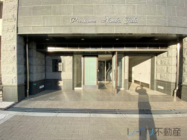 エントランス　落ち着いたエントランスです