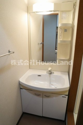 洗面設備　独立洗面台です