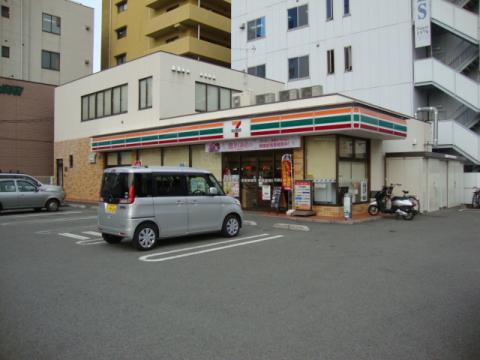 コンビニ　セブンイレブンJR和歌山駅東口店（コンビニ）まで291m