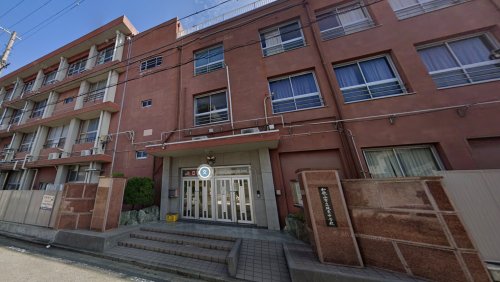 中学校　城東中学校（中学校）まで1115m