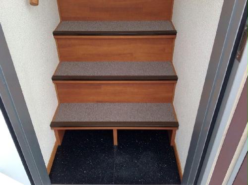 玄関　2階玄関、階段