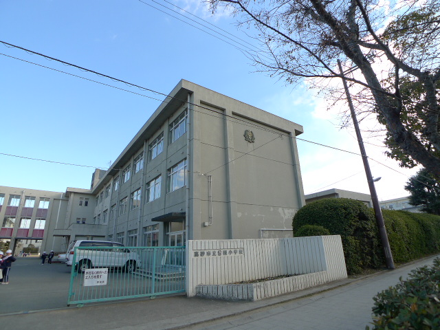 小学校　高砂市立曽根小学校（小学校）まで601m