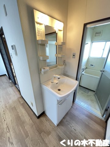 洗面設備　同タイプのお部屋です（現況を優先します）