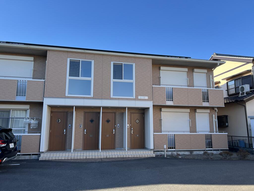 建物外観　正面右側の下の角部屋のお部屋になります。