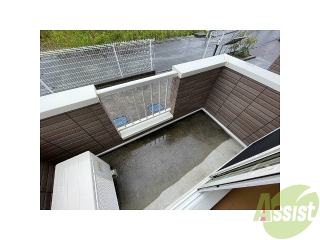 バルコニー　バルコニーです、洗濯物を干すには丁度いいですね！