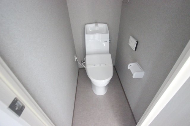 トイレ　写真は同物件他部屋のもの