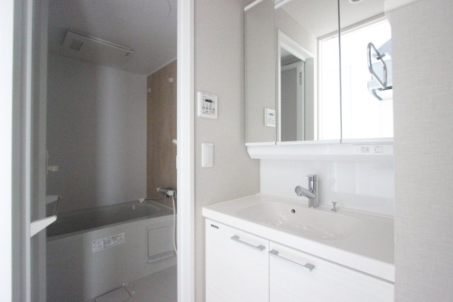 洗面設備　写真は同物件他部屋のもの