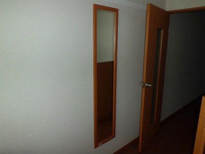 その他　部屋の入り口には姿見が・・・