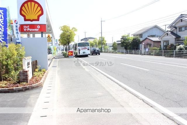 コンビニ　セブンイレブン（コンビニ）まで913m