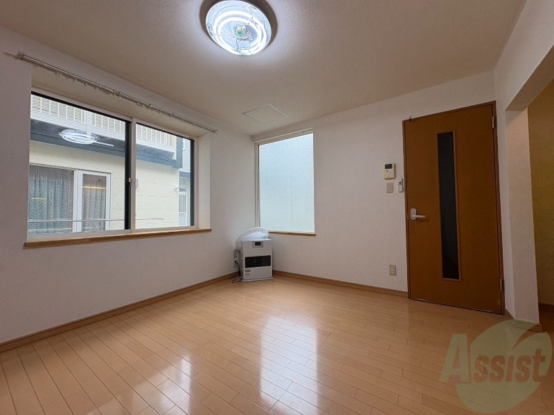 居室・リビング　広くてきれいなリビングです！快適に過ごせそうですね。