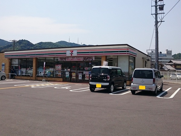 コンビニ　セブンイレブン高知神田西店（コンビニ）まで308m