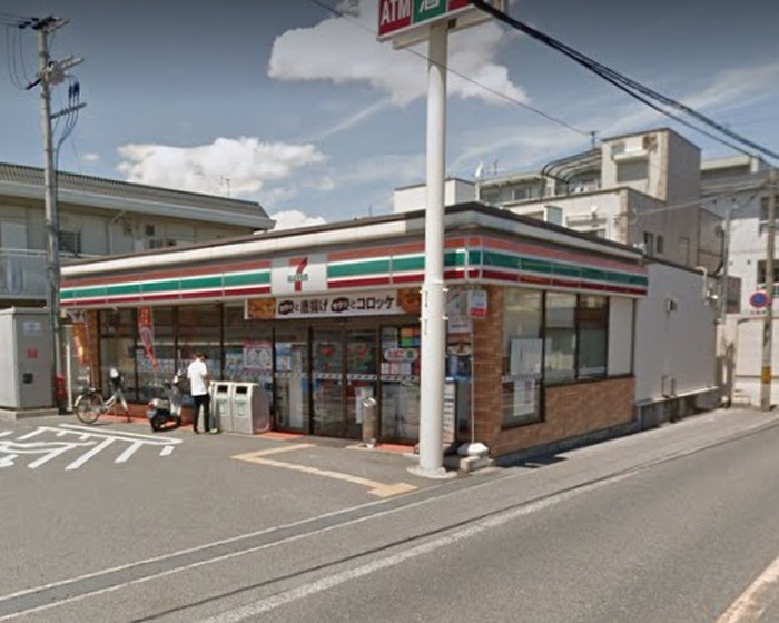 コンビニ　コンビニ（コンビニ）まで720m