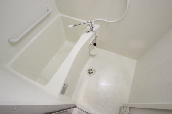 バス・シャワールーム　※別部屋の写真です